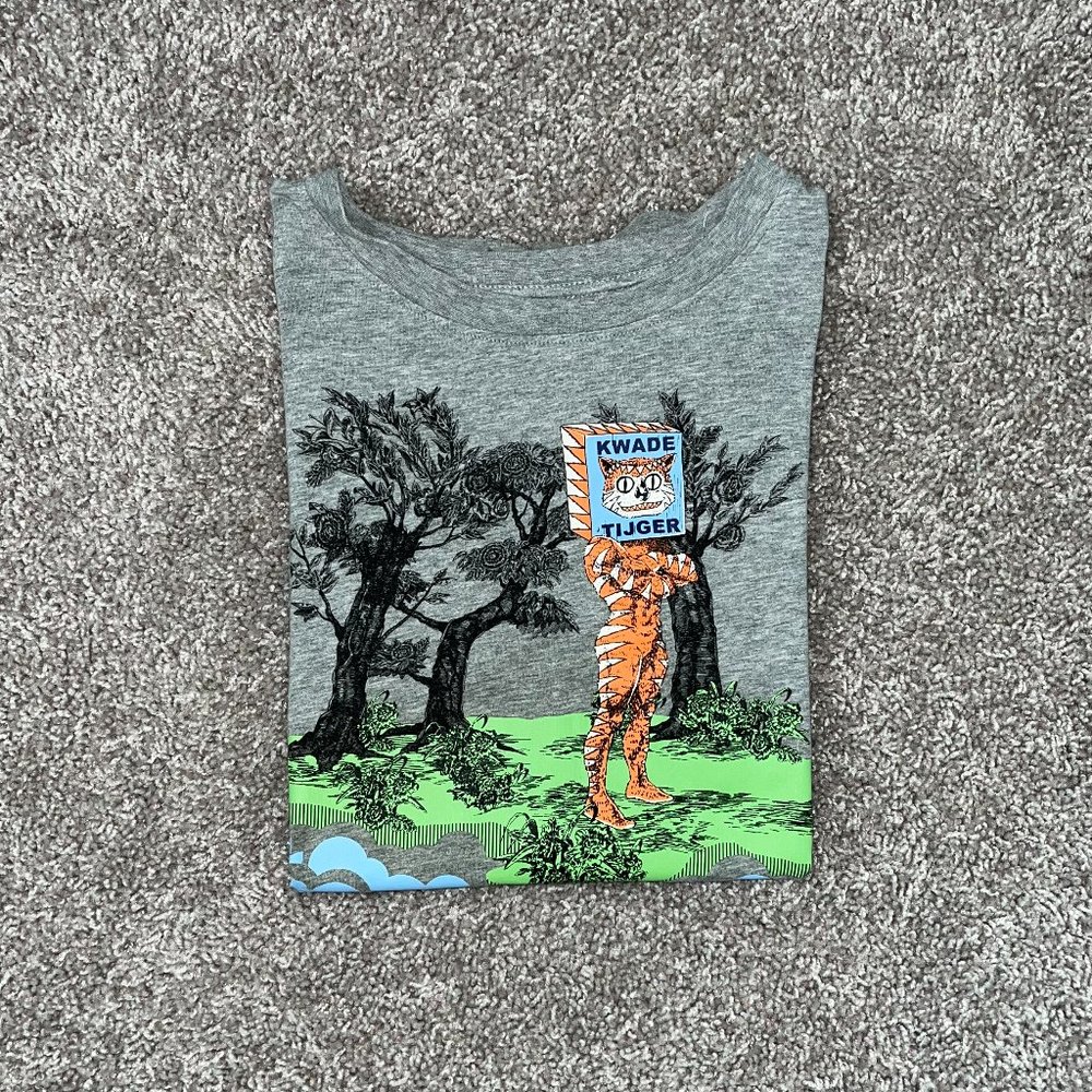 Kwade Tjger Ikea company graphic Tshirt!